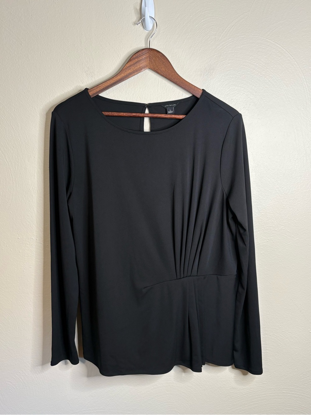 Ann Taylor Black Ruched Long Sleeve Blouse Large Career Stretch Top Minimalist